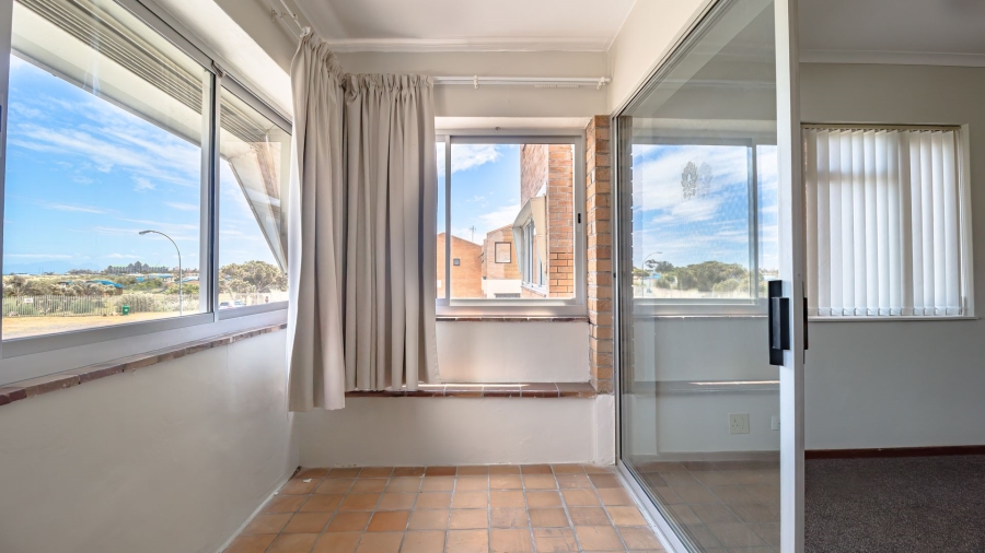 To Let 4 Bedroom Property for Rent in Gordons Bay Village Western Cape